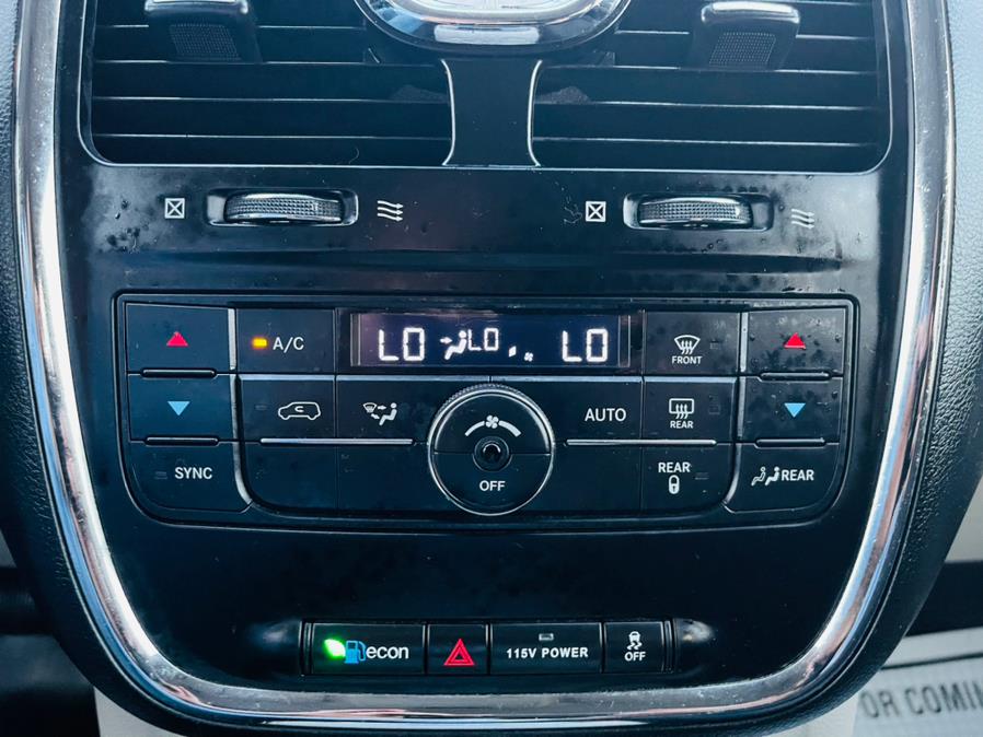 2014 Chrysler Town & Country 4dr Wgn Touring, available for sale in New Britain, Connecticut | Supreme Automotive. New Britain, Connecticut 2014 Chrysler Town & Country 4dr Wgn Touring, available for sale in New Britain, Connecticut | Supreme Automotive. New Britain, Connecticut