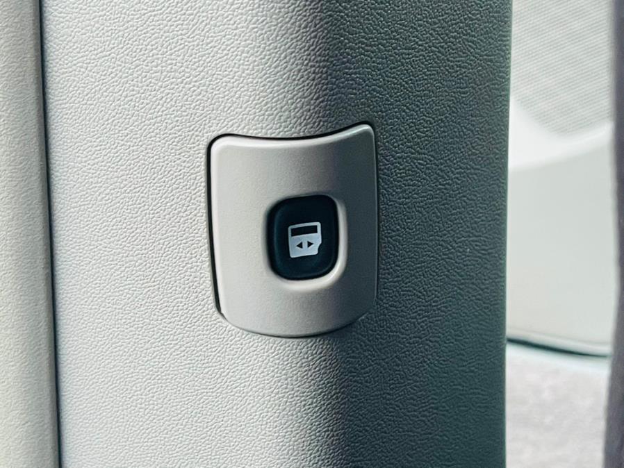 2014 Chrysler Town & Country 4dr Wgn Touring, available for sale in New Britain, Connecticut | Supreme Automotive. New Britain, Connecticut 2014 Chrysler Town & Country 4dr Wgn Touring, available for sale in New Britain, Connecticut | Supreme Automotive. New Britain, Connecticut