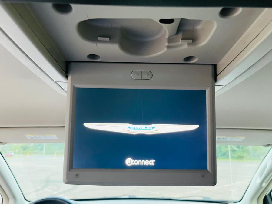 2014 Chrysler Town & Country 4dr Wgn Touring, available for sale in New Britain, Connecticut | Supreme Automotive. New Britain, Connecticut 2014 Chrysler Town & Country 4dr Wgn Touring, available for sale in New Britain, Connecticut | Supreme Automotive. New Britain, Connecticut