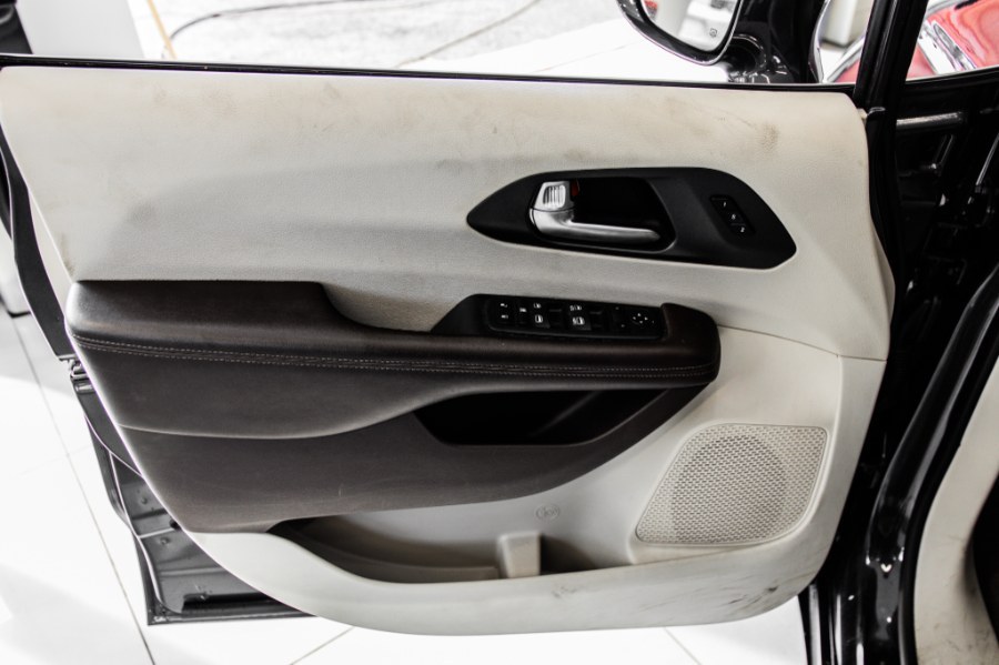 Used Chrysler Pacifica Touring L FWD 2020 | 26 Motors Long Island. ELMONT, New York Used Chrysler Pacifica Touring L FWD 2020 | 26 Motors Long Island. ELMONT, New York
