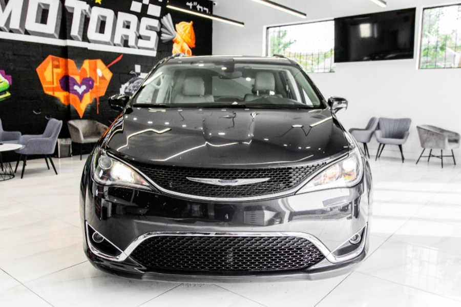 Used Chrysler Pacifica Touring L FWD 2020 | 26 Motors Corp. Bronx, New York Used Chrysler Pacifica Touring L FWD 2020 | 26 Motors Corp. Bronx, New York