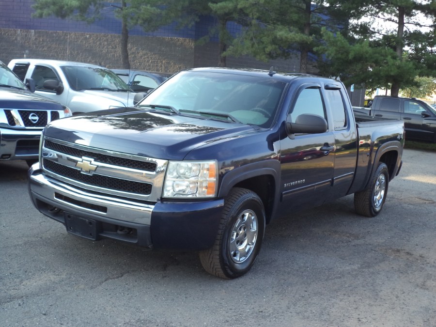 2011 Chevrolet Silverado 1500 4WD Ext Cab 143.5" LS, available for sale in Berlin, Connecticut | International Motorcars llc. Berlin, Connecticut