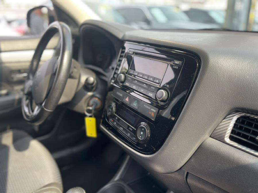 Used Mitsubishi Outlander AWC 4dr SE 2016 | NYC Automart Inc. Brooklyn, New York Used Mitsubishi Outlander AWC 4dr SE 2016 | NYC Automart Inc. Brooklyn, New York
