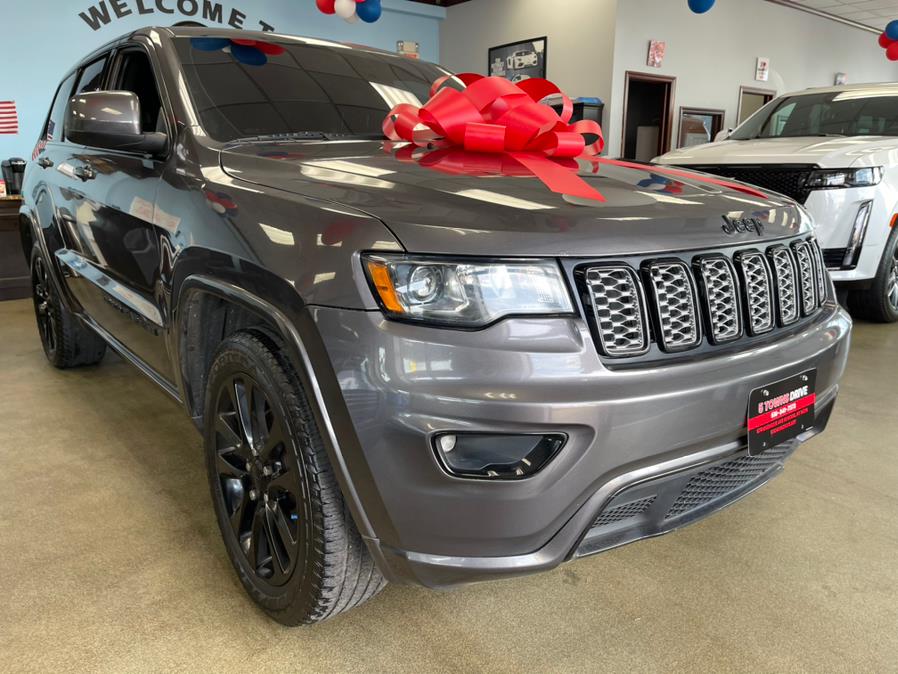 Used Jeep Grand Cherokee Altitude 4x4 *Ltd Avail* 2017 | 5 Towns Drive. Inwood, New York Used Jeep Grand Cherokee Altitude 4x4 *Ltd Avail* 2017 | 5 Towns Drive. Inwood, New York