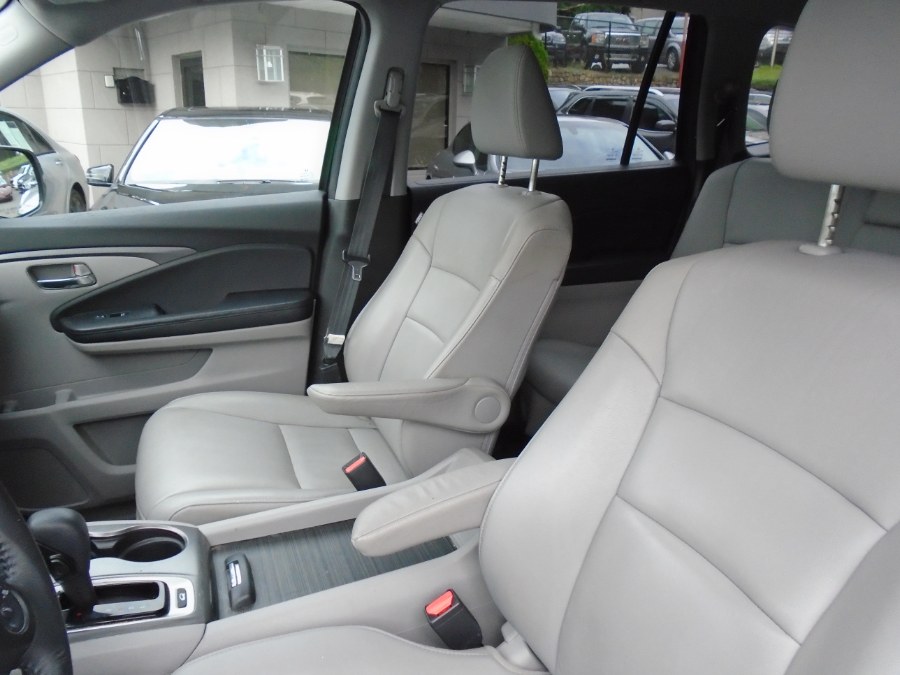 2017 Honda Pilot EX-L w/Navigation AWD, available for sale in Waterbury, Connecticut | Jim Juliani Motors. Waterbury, Connecticut 2017 Honda Pilot EX-L w/Navigation AWD, available for sale in Waterbury, Connecticut | Jim Juliani Motors. Waterbury, Connecticut