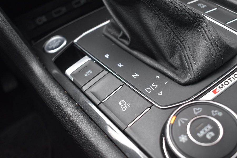 Used Volkswagen Tiguan 2.0T SE 4MOTION 2018 | Hillside Auto Mall Inc.. Jamaica, New York Used Volkswagen Tiguan 2.0T SE 4MOTION 2018 | Hillside Auto Mall Inc.. Jamaica, New York