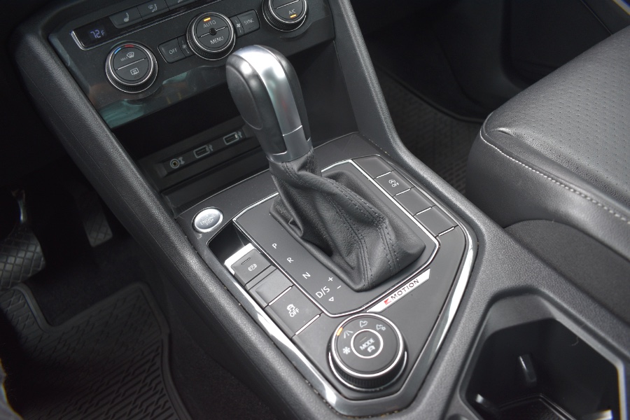 Used Volkswagen Tiguan 2.0T SE 4MOTION 2018 | Hillside Auto Mall Inc.. Jamaica, New York Used Volkswagen Tiguan 2.0T SE 4MOTION 2018 | Hillside Auto Mall Inc.. Jamaica, New York