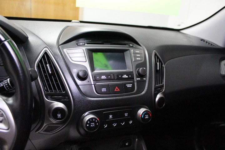 Used Hyundai Tucson AWD 4dr SE 2015 | New England Auto Sales LLC. Plainville, Connecticut Used Hyundai Tucson AWD 4dr SE 2015 | New England Auto Sales LLC. Plainville, Connecticut