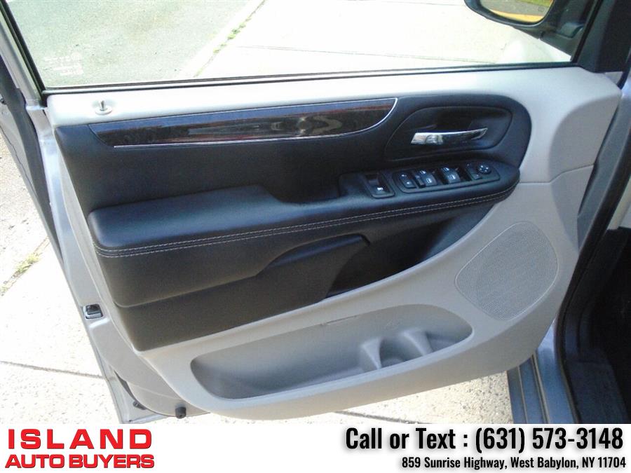 Used Chrysler Town And Country Touring 4dr Mini Van 2014 | Island Auto Buyers. West Babylon, New York Used Chrysler Town And Country Touring 4dr Mini Van 2014 | Island Auto Buyers. West Babylon, New York