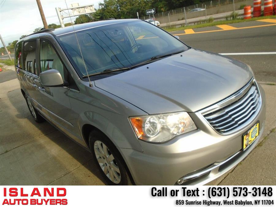 Used Chrysler Town And Country Touring 4dr Mini Van 2014 | Island Auto Buyers. West Babylon, New York Used Chrysler Town And Country Touring 4dr Mini Van 2014 | Island Auto Buyers. West Babylon, New York