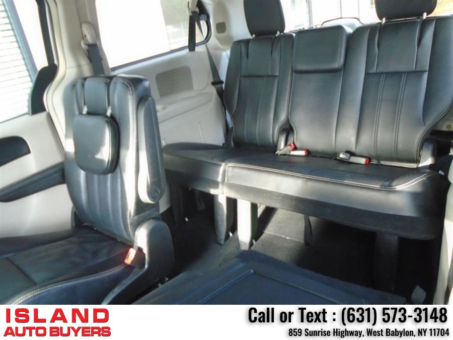 Used Chrysler Town And Country Touring 4dr Mini Van 2014 | Island Auto Buyers. West Babylon, New York Used Chrysler Town And Country Touring 4dr Mini Van 2014 | Island Auto Buyers. West Babylon, New York