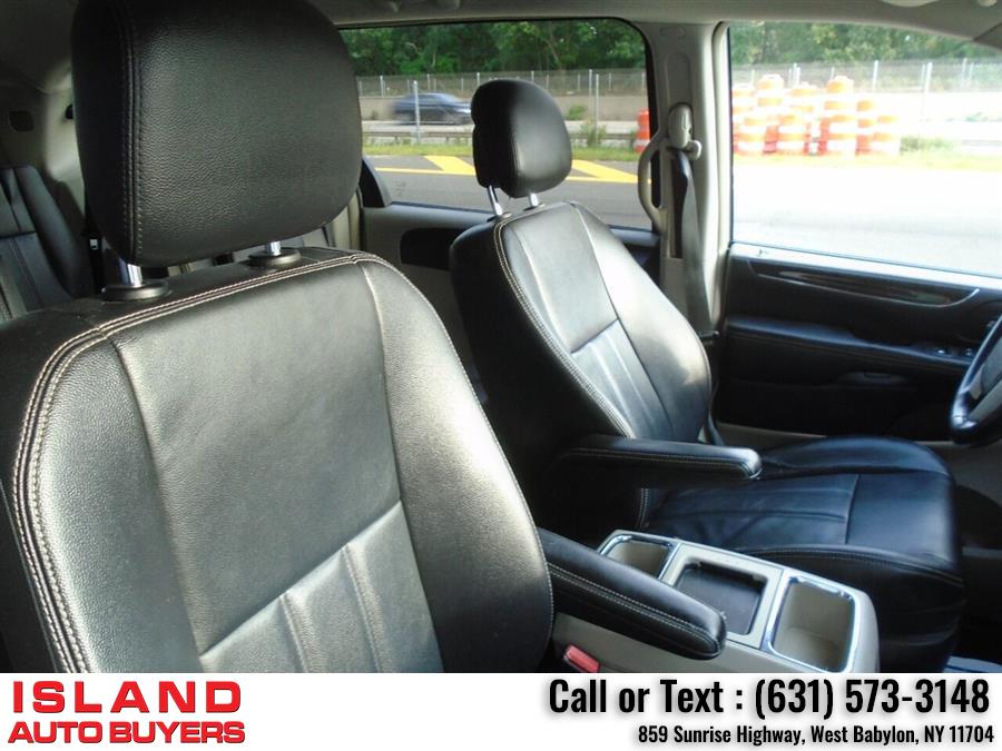 Used Chrysler Town And Country Touring 4dr Mini Van 2014 | Island Auto Buyers. West Babylon, New York Used Chrysler Town And Country Touring 4dr Mini Van 2014 | Island Auto Buyers. West Babylon, New York