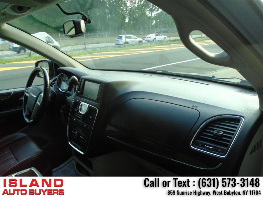 Used Chrysler Town And Country Touring 4dr Mini Van 2014 | Island Auto Buyers. West Babylon, New York Used Chrysler Town And Country Touring 4dr Mini Van 2014 | Island Auto Buyers. West Babylon, New York