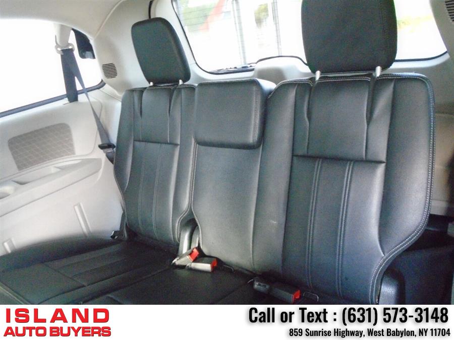 Used Chrysler Town And Country Touring 4dr Mini Van 2014 | Island Auto Buyers. West Babylon, New York Used Chrysler Town And Country Touring 4dr Mini Van 2014 | Island Auto Buyers. West Babylon, New York
