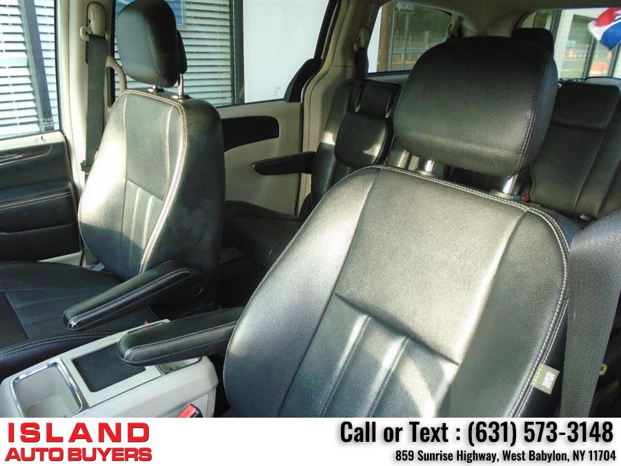 Used Chrysler Town And Country Touring 4dr Mini Van 2014 | Island Auto Buyers. West Babylon, New York Used Chrysler Town And Country Touring 4dr Mini Van 2014 | Island Auto Buyers. West Babylon, New York