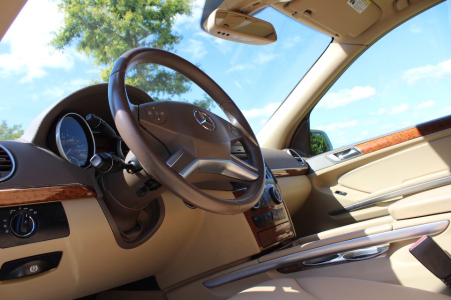 2009 Mercedes-Benz GL-Class 4MATIC 4dr 3.0L BlueTEC, available for sale in Great Neck, New York | Great Neck Car Buyers & Sellers. Great Neck, New York 2009 Mercedes-Benz GL-Class 4MATIC 4dr 3.0L BlueTEC, available for sale in Great Neck, New York | Great Neck Car Buyers & Sellers. Great Neck, New York