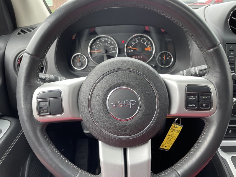 Used Jeep Compass 4WD 4dr Latitude 2016 | Union Street Auto Sales. West Springfield, Massachusetts Used Jeep Compass 4WD 4dr Latitude 2016 | Union Street Auto Sales. West Springfield, Massachusetts