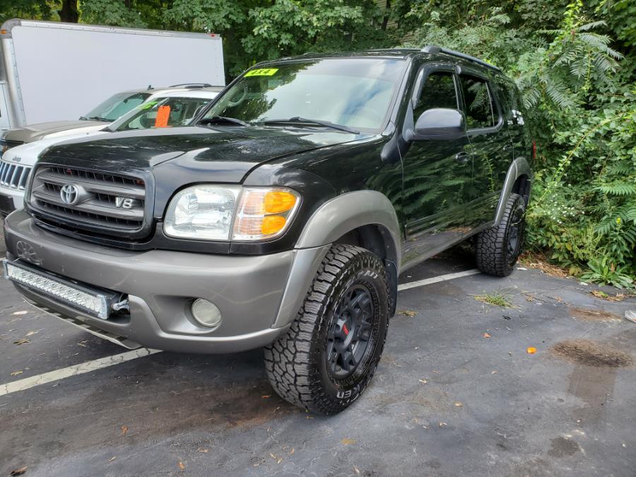 The 2004 Toyota Sequoia SR5 photos