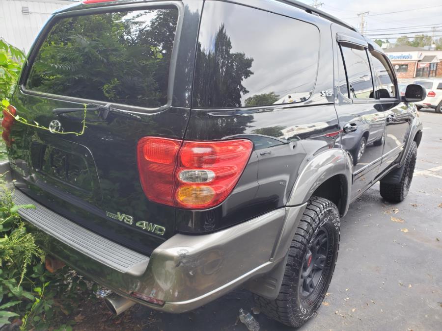 2004 Toyota Sequoia SR5 photo