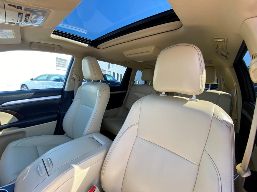 Used Toyota Highlander XLE V6 AWD (Natl) 2018 | Inman Motors Sales. Medford, Massachusetts Used Toyota Highlander XLE V6 AWD (Natl) 2018 | Inman Motors Sales. Medford, Massachusetts