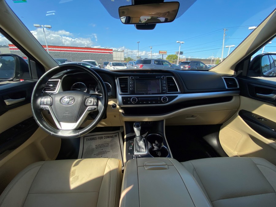 Used Toyota Highlander XLE V6 AWD (Natl) 2018 | Inman Motors Sales. Medford, Massachusetts Used Toyota Highlander XLE V6 AWD (Natl) 2018 | Inman Motors Sales. Medford, Massachusetts
