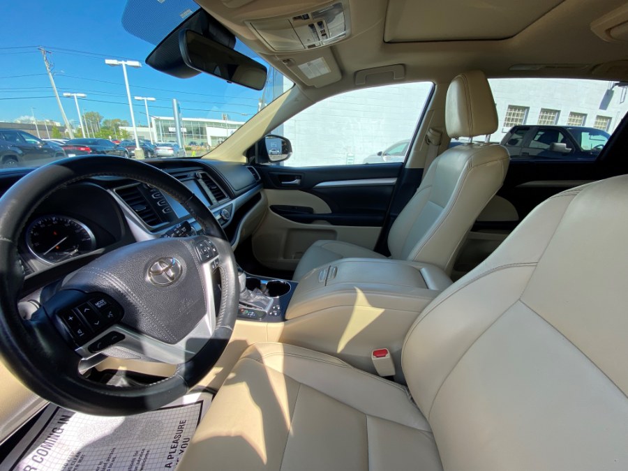 Used Toyota Highlander XLE V6 AWD (Natl) 2018 | Inman Motors Sales. Medford, Massachusetts Used Toyota Highlander XLE V6 AWD (Natl) 2018 | Inman Motors Sales. Medford, Massachusetts
