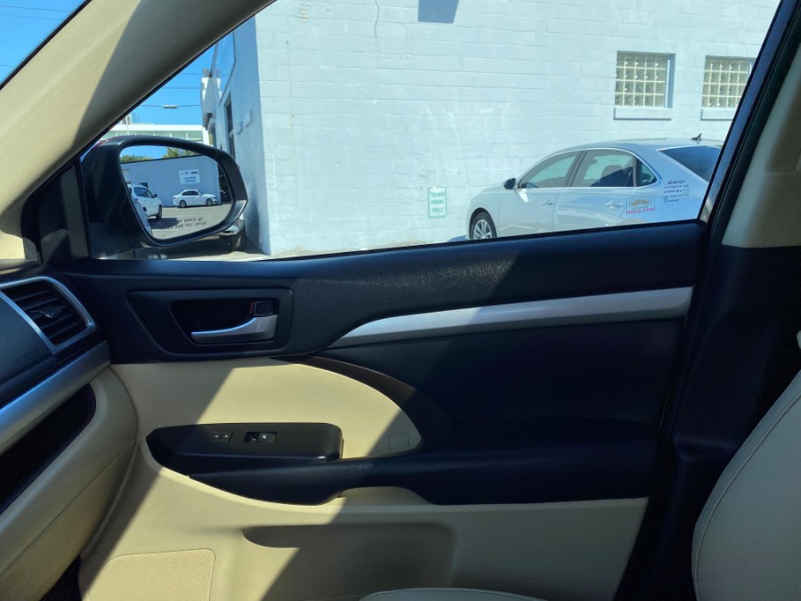 Used Toyota Highlander XLE V6 AWD (Natl) 2018 | Inman Motors Sales. Medford, Massachusetts Used Toyota Highlander XLE V6 AWD (Natl) 2018 | Inman Motors Sales. Medford, Massachusetts