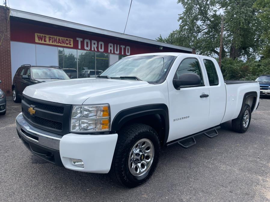 2013 Chevrolet Silverado 1500 4WD LT Extended Cab157.5" WB Long Bed, available for sale in East Windsor, Connecticut | Toro Auto. East Windsor, Connecticut