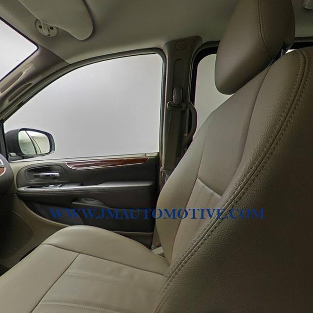 Used Chrysler Town & Country 4dr Wgn Touring 2014 | J&M Automotive Sls&Svc LLC. Naugatuck, Connecticut Used Chrysler Town & Country 4dr Wgn Touring 2014 | J&M Automotive Sls&Svc LLC. Naugatuck, Connecticut