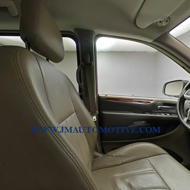 Used Chrysler Town & Country 4dr Wgn Touring 2014 | J&M Automotive Sls&Svc LLC. Naugatuck, Connecticut Used Chrysler Town & Country 4dr Wgn Touring 2014 | J&M Automotive Sls&Svc LLC. Naugatuck, Connecticut