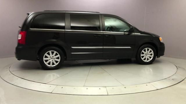 Used Chrysler Town & Country 4dr Wgn Touring 2014 | J&M Automotive Sls&Svc LLC. Naugatuck, Connecticut Used Chrysler Town & Country 4dr Wgn Touring 2014 | J&M Automotive Sls&Svc LLC. Naugatuck, Connecticut