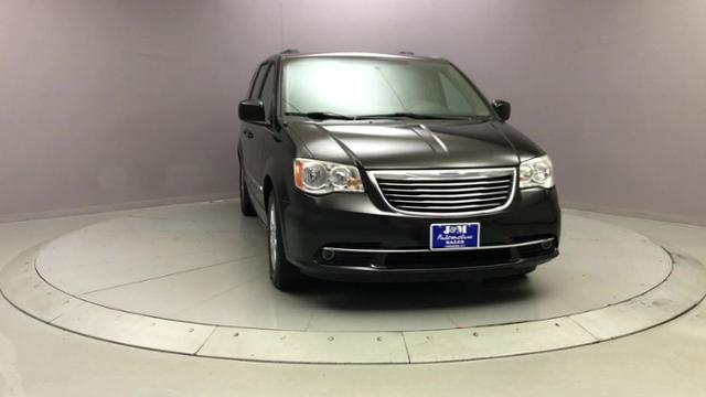 Used Chrysler Town & Country 4dr Wgn Touring 2014 | J&M Automotive Sls&Svc LLC. Naugatuck, Connecticut Used Chrysler Town & Country 4dr Wgn Touring 2014 | J&M Automotive Sls&Svc LLC. Naugatuck, Connecticut