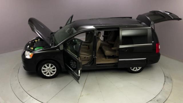 Used Chrysler Town & Country 4dr Wgn Touring 2014 | J&M Automotive Sls&Svc LLC. Naugatuck, Connecticut Used Chrysler Town & Country 4dr Wgn Touring 2014 | J&M Automotive Sls&Svc LLC. Naugatuck, Connecticut