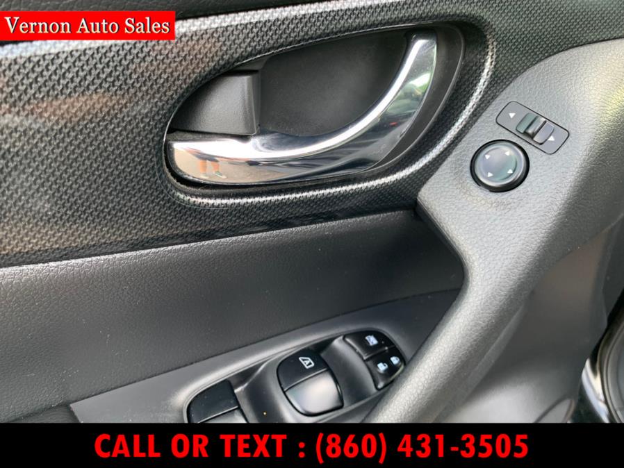 2016 Nissan Rogue AWD 4dr SL, available for sale in Manchester, Connecticut | Vernon Auto Sale & Service. Manchester, Connecticut 2016 Nissan Rogue AWD 4dr SL, available for sale in Manchester, Connecticut | Vernon Auto Sale & Service. Manchester, Connecticut