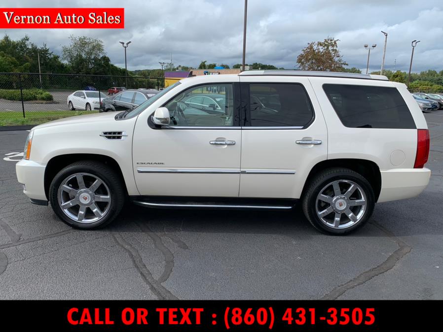 2013 Cadillac Escalade AWD 4dr Luxury, available for sale in Manchester, Connecticut | Vernon Auto Sale & Service. Manchester, Connecticut 2013 Cadillac Escalade AWD 4dr Luxury, available for sale in Manchester, Connecticut | Vernon Auto Sale & Service. Manchester, Connecticut