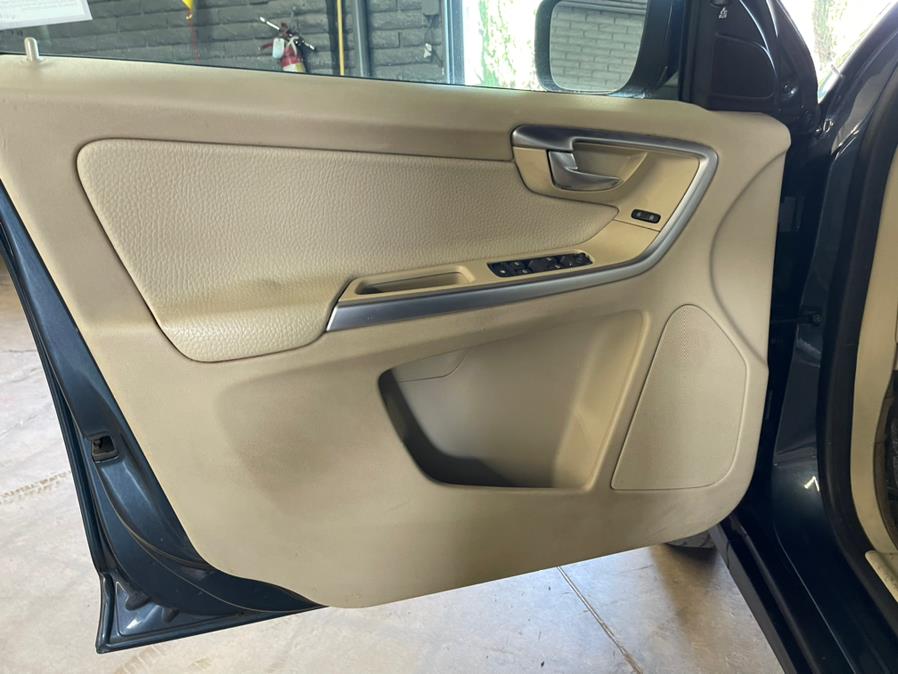 2011 Volvo XC60 FWD 4dr 3.2L, available for sale in Garden Grove, California | U Save Auto Auction. Garden Grove, California 2011 Volvo XC60 FWD 4dr 3.2L, available for sale in Garden Grove, California | U Save Auto Auction. Garden Grove, California