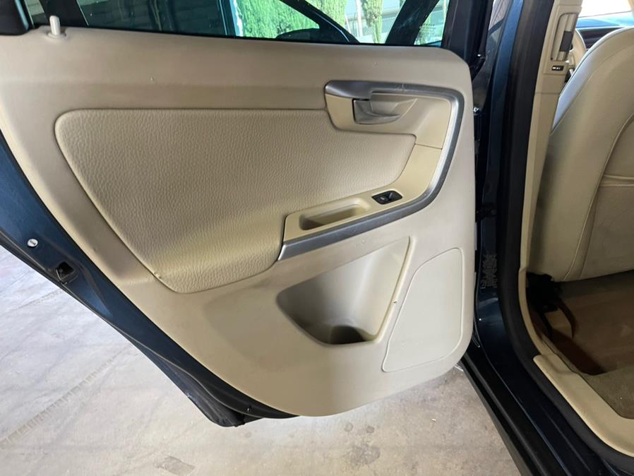 2011 Volvo XC60 FWD 4dr 3.2L, available for sale in Garden Grove, California | U Save Auto Auction. Garden Grove, California 2011 Volvo XC60 FWD 4dr 3.2L, available for sale in Garden Grove, California | U Save Auto Auction. Garden Grove, California
