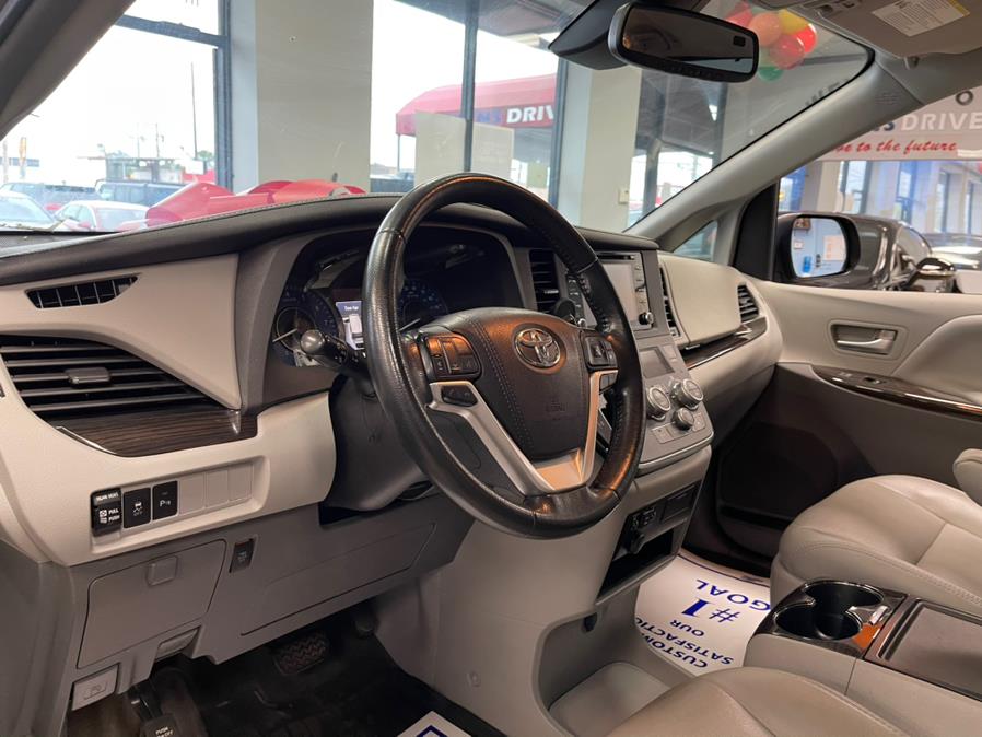 2018 Toyota Sienna XLE FWD 8-Passenger (Natl), available for sale in Inwood, New York | 5 Towns Drive. Inwood, New York 2018 Toyota Sienna XLE FWD 8-Passenger (Natl), available for sale in Inwood, New York | 5 Towns Drive. Inwood, New York