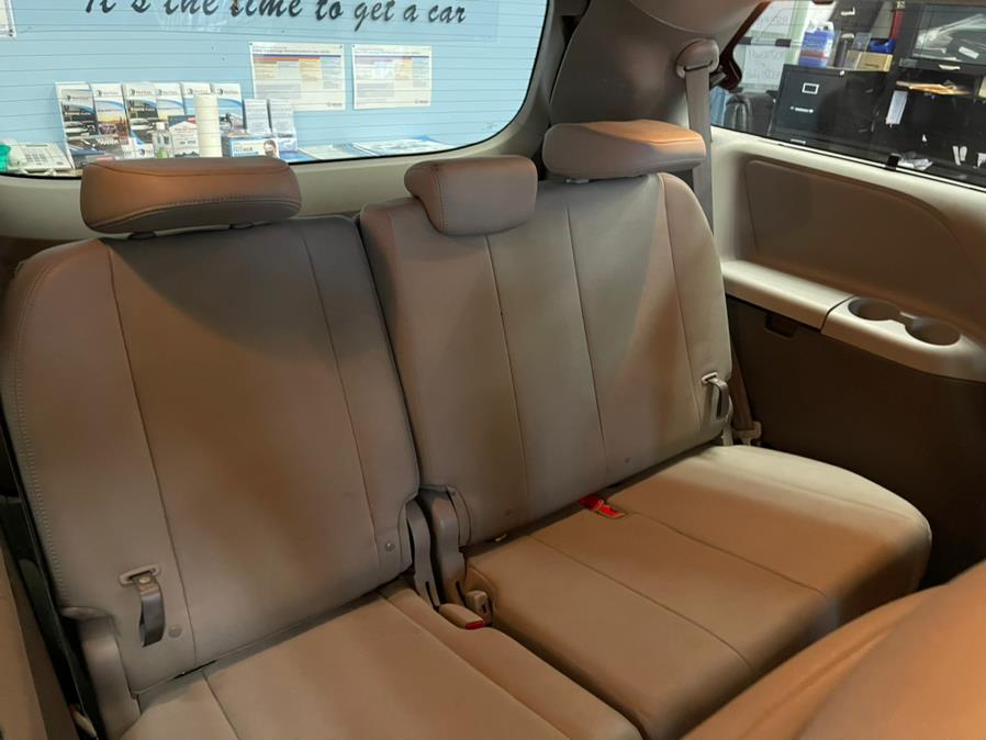 2018 Toyota Sienna XLE FWD 8-Passenger (Natl), available for sale in Inwood, New York | 5 Towns Drive. Inwood, New York 2018 Toyota Sienna XLE FWD 8-Passenger (Natl), available for sale in Inwood, New York | 5 Towns Drive. Inwood, New York