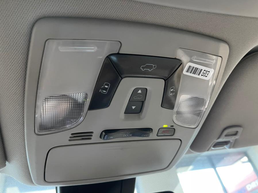2018 Toyota Sienna XLE FWD 8-Passenger (Natl), available for sale in Inwood, New York | 5 Towns Drive. Inwood, New York 2018 Toyota Sienna XLE FWD 8-Passenger (Natl), available for sale in Inwood, New York | 5 Towns Drive. Inwood, New York