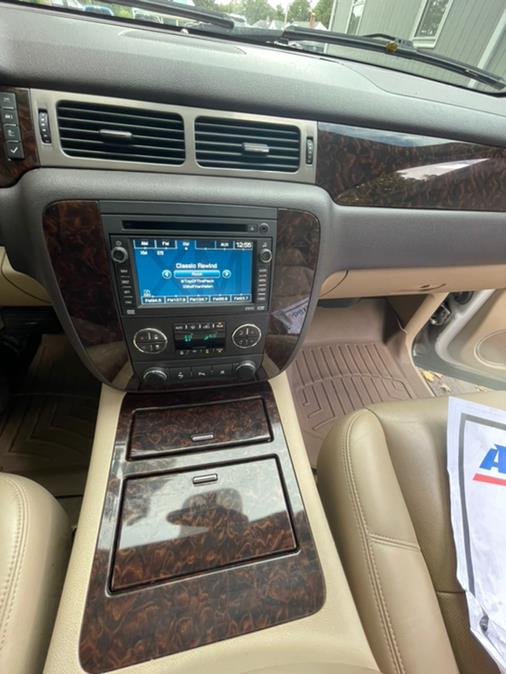 Used GMC Yukon AWD 4dr 1500 Denali 2010 | Lava Motors 2 Inc. Canton, Connecticut Used GMC Yukon AWD 4dr 1500 Denali 2010 | Lava Motors 2 Inc. Canton, Connecticut
