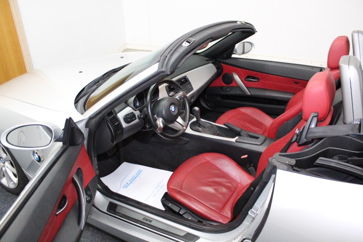 Used BMW Z4 Z4 2dr Roadster 3.0i 2006 | New England Auto Sales LLC. Plainville, Connecticut Used BMW Z4 Z4 2dr Roadster 3.0i 2006 | New England Auto Sales LLC. Plainville, Connecticut