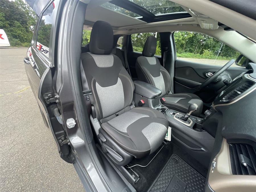 Used Jeep Cherokee 4WD 4dr Latitude 2014 | Wiz Leasing Inc. Stratford, Connecticut Used Jeep Cherokee 4WD 4dr Latitude 2014 | Wiz Leasing Inc. Stratford, Connecticut