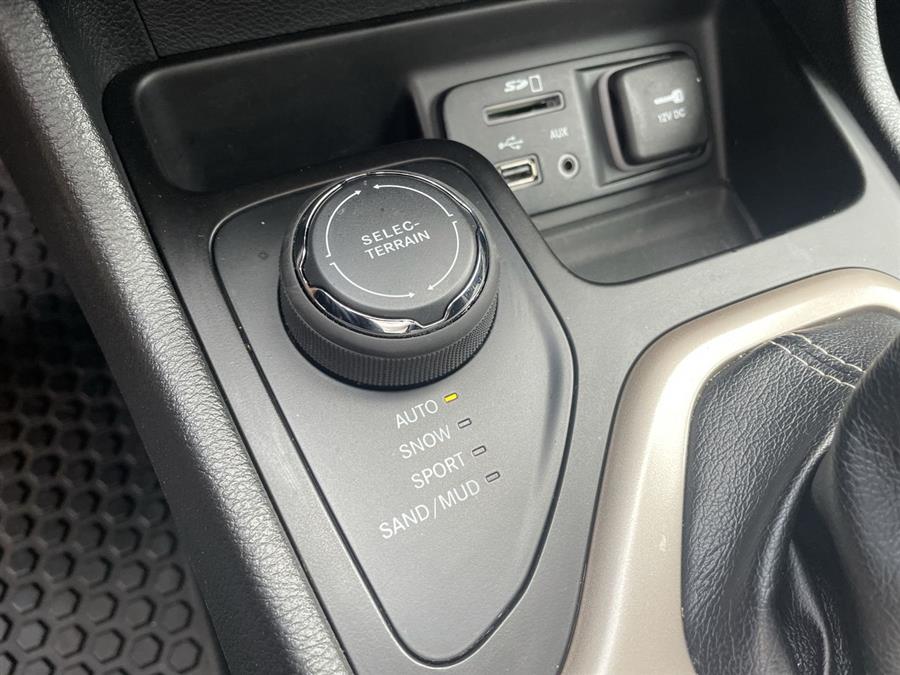 Used Jeep Cherokee 4WD 4dr Latitude 2014 | Wiz Leasing Inc. Stratford, Connecticut Used Jeep Cherokee 4WD 4dr Latitude 2014 | Wiz Leasing Inc. Stratford, Connecticut