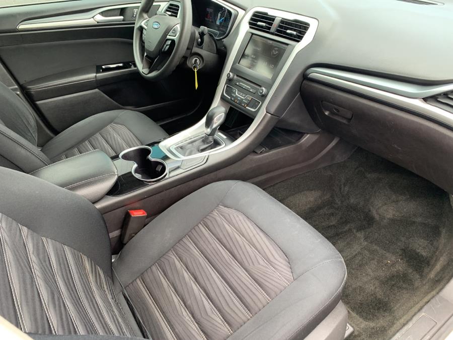 2016 Ford Fusion 4dr Sdn SE FWD, available for sale in Milford, Connecticut | Dealertown Auto Wholesalers. Milford, Connecticut 2016 Ford Fusion 4dr Sdn SE FWD, available for sale in Milford, Connecticut | Dealertown Auto Wholesalers. Milford, Connecticut