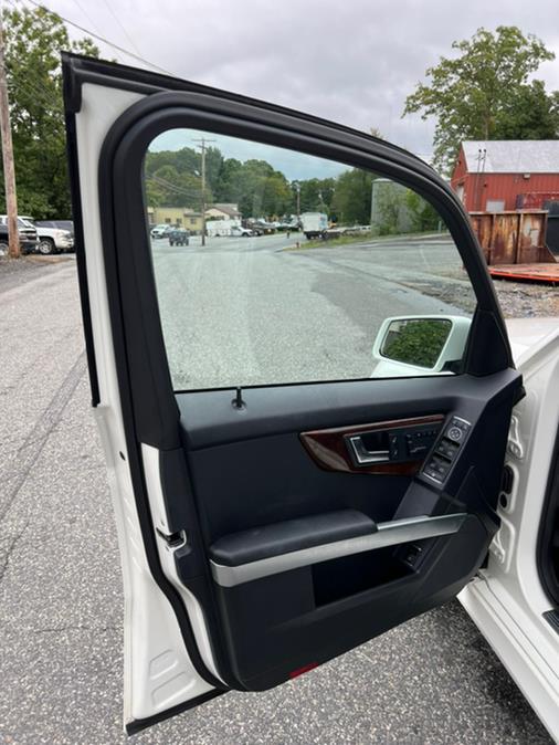 2012 Mercedes-Benz GLK-Class 4MATIC 4dr GLK350, available for sale in Ashland, Massachusetts | New Beginning Auto Service Inc. Ashland, Massachusetts 2012 Mercedes-Benz GLK-Class 4MATIC 4dr GLK350, available for sale in Ashland, Massachusetts | New Beginning Auto Service Inc. Ashland, Massachusetts