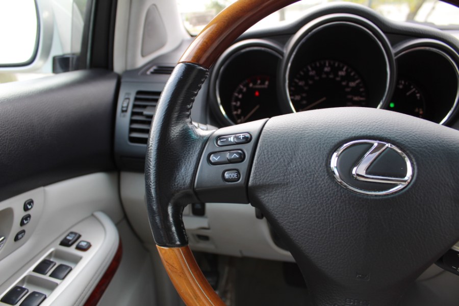 2005 Lexus RX 330 4dr SUV AWD, available for sale in Great Neck, New York | Great Neck Car Buyers & Sellers. Great Neck, New York 2005 Lexus RX 330 4dr SUV AWD, available for sale in Great Neck, New York | Great Neck Car Buyers & Sellers. Great Neck, New York