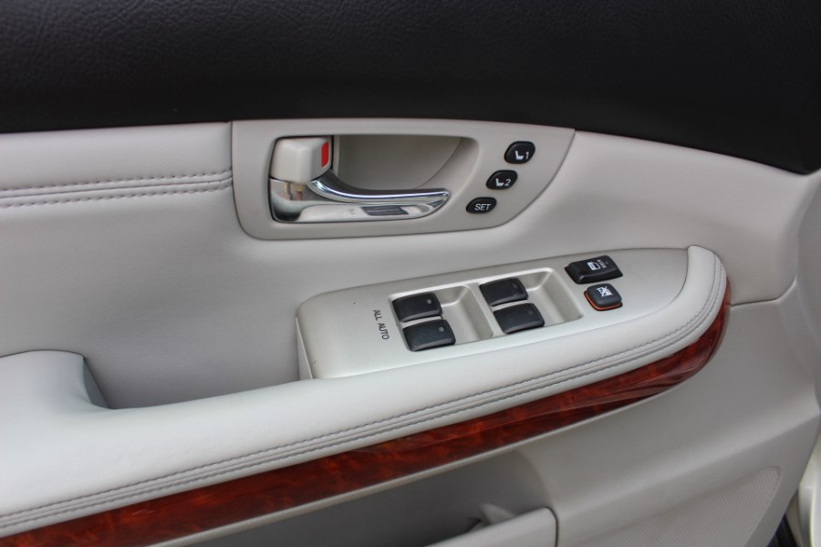 2005 Lexus RX 330 4dr SUV AWD, available for sale in Great Neck, New York | Great Neck Car Buyers & Sellers. Great Neck, New York 2005 Lexus RX 330 4dr SUV AWD, available for sale in Great Neck, New York | Great Neck Car Buyers & Sellers. Great Neck, New York