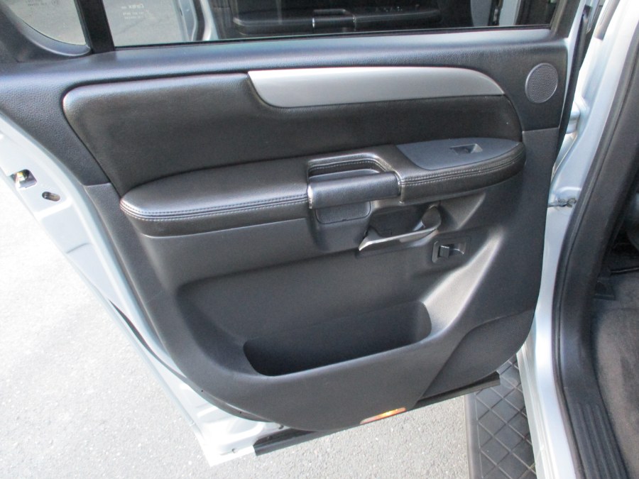 2010 Nissan Armada 4WD 4dr Platinum, available for sale in Suffield, Connecticut | Suffield Auto LLC. Suffield, Connecticut 2010 Nissan Armada 4WD 4dr Platinum, available for sale in Suffield, Connecticut | Suffield Auto LLC. Suffield, Connecticut