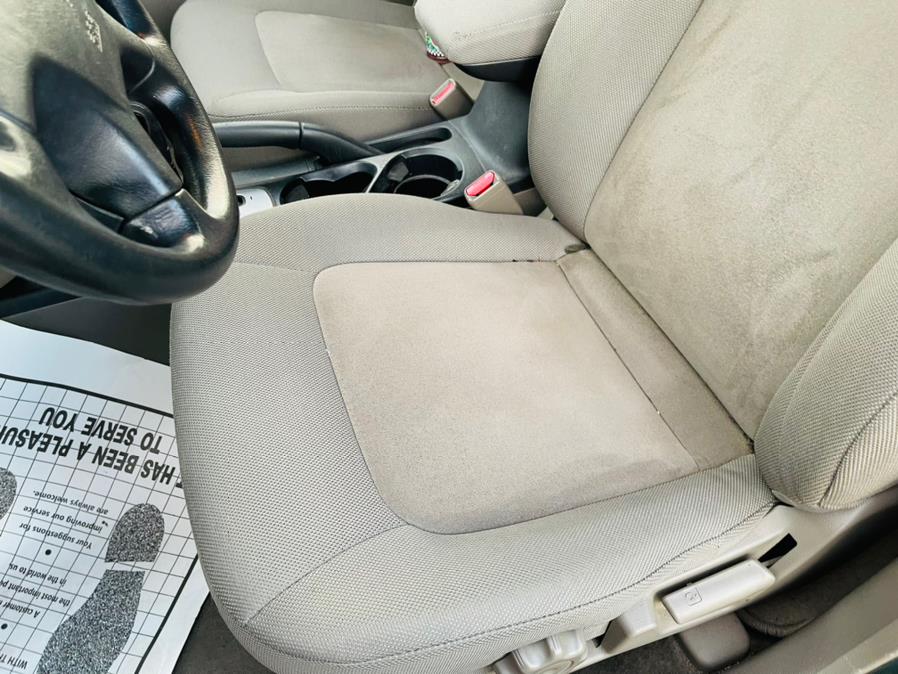 Used Mitsubishi Outlander 4dr AWD LS 2004 | Supreme Automotive. New Britain, Connecticut Used Mitsubishi Outlander 4dr AWD LS 2004 | Supreme Automotive. New Britain, Connecticut